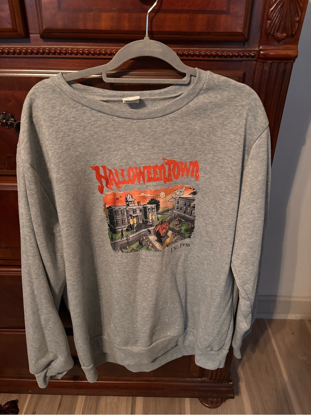 Halloweentown Graphic Crewneck Sweatshirt - Gray